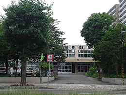 平岸小学校