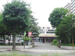 平岸小学校