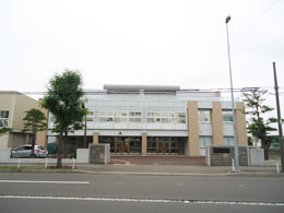 平岸中学校